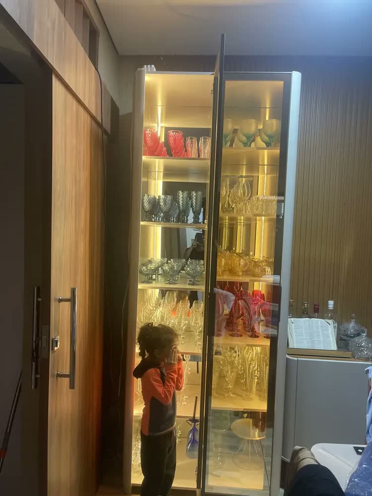 foto de Sapateira 2 Portas Reflecta Com Pés E Led 100% Mdf
