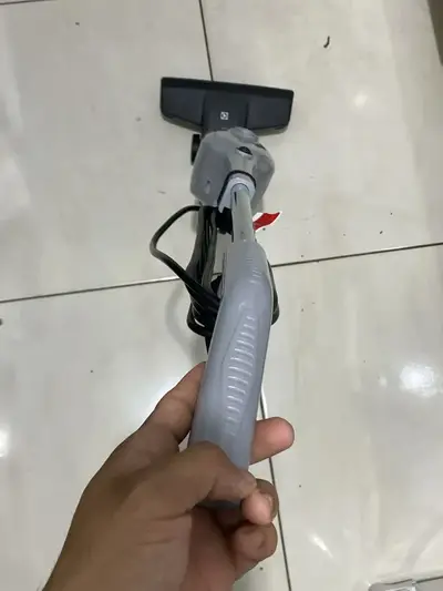 foto de Aspirador De Pó Vertical Com Fio Portátil De Mão 2 Em 1 1500w De Potência Com Cabo Elétrico De 6 Metros Com Filtro Hepa Electrolux STK16 Cinza