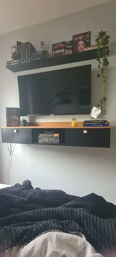 foto de Rack Suspenso Home Para Tv Bancada Flutuante 2 Portas Sala Quarto Preto Freijó