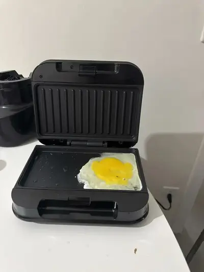 foto de Sanduicheira e Grill Britânia BGR25B 2 em 1 750W