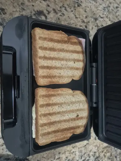 foto de Sanduicheira e Grill Britânia BGR25B 2 em 1 750W
