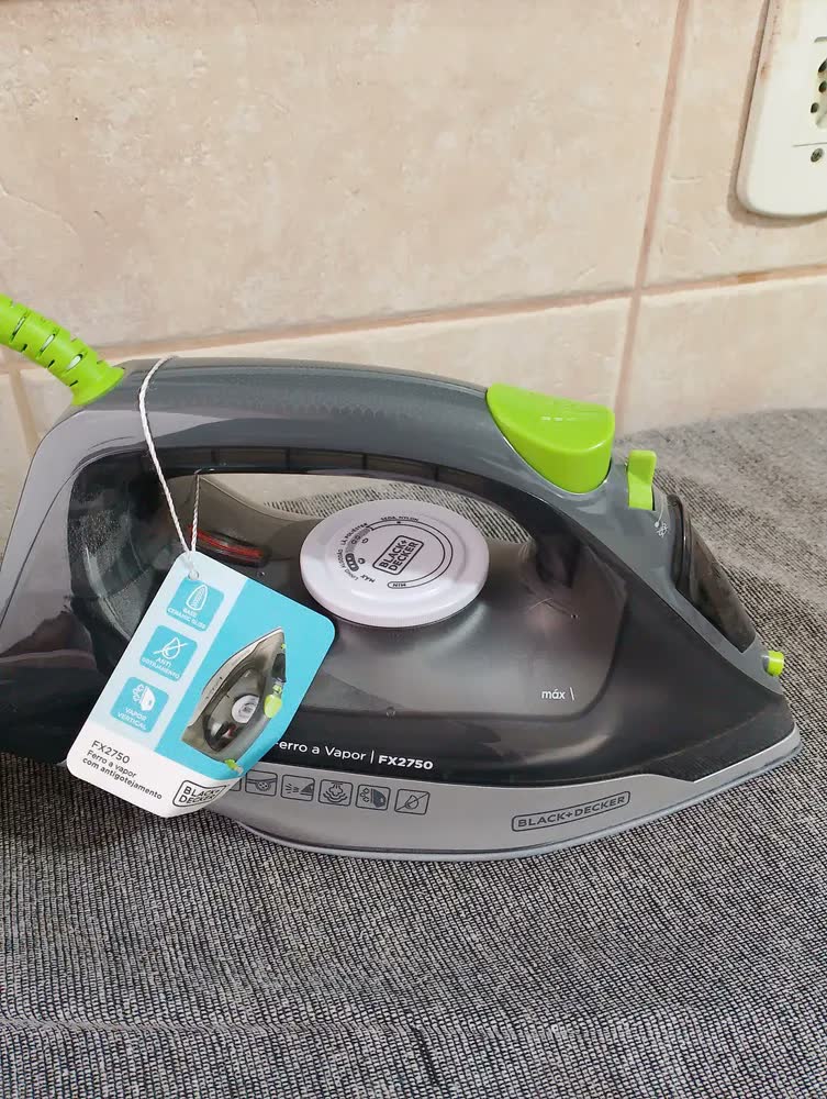 foto de Ferro De Passar Roupa À Seco Ou Vapor Black Decker Fx2750