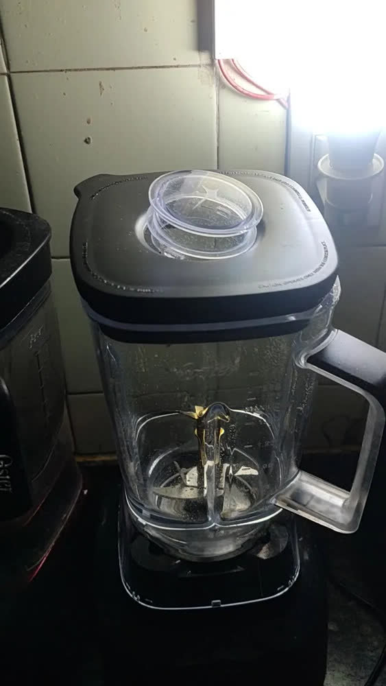 foto de Liquidificador Profissional Oster Blstxpt-bw-057 Xtreme Mix 2l 220v