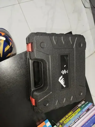 foto de Parafusadeira Furadeira C/ 2 Baterias Maleta Kit Completo Led Eixo Flexível Vários Níveis Torque Simake