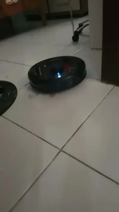 foto de Robô Aspirador de Pó Velds 3 em 1 – Varre Aspira e Passa Pano com Mapeamento via App e Sensor Antiqueda, Preto