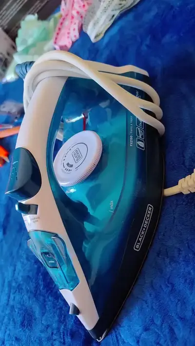 foto de Ferro De Passar Roupa À Seco Ou Vapor Black+Decker Fx2150 Azul