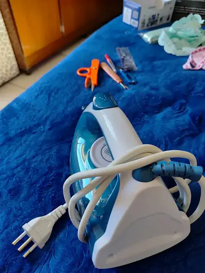 foto de Ferro De Passar Roupa À Seco Ou Vapor Black+Decker Fx2150 Azul