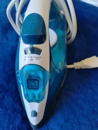 foto de Ferro De Passar Roupa À Seco Ou Vapor Black+Decker Fx2150 Azul