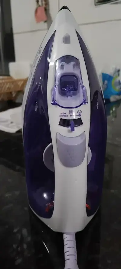 foto de Ferro De Passar Roupa A Vapor Black+decker Fx1050