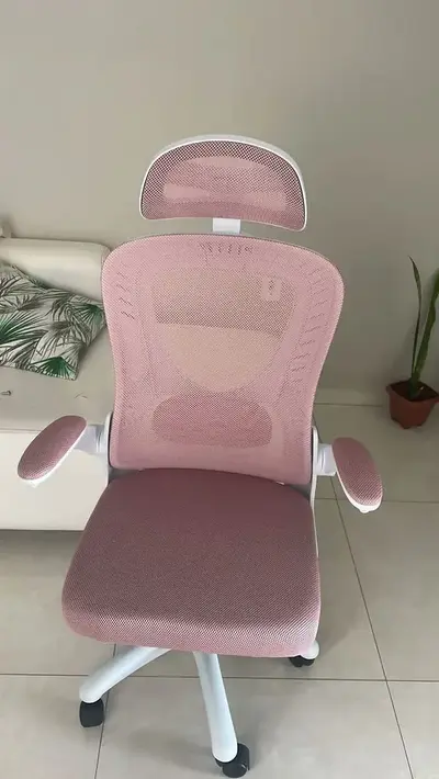 foto de Cadeira Escritório Ergonômica Com Apoio Lombar, Cadeira Escritorio Preto Giratória Tela Mesh Suporta um peso de 150 kg