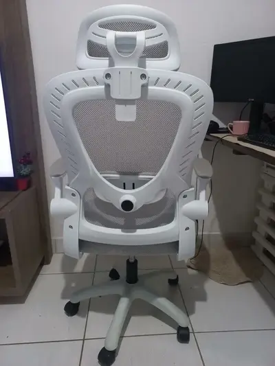 foto de Cadeira Escritório Ergonômica Com Apoio Lombar, Cadeira Escritorio Preto Giratória Tela Mesh Suporta um peso de 150 kg