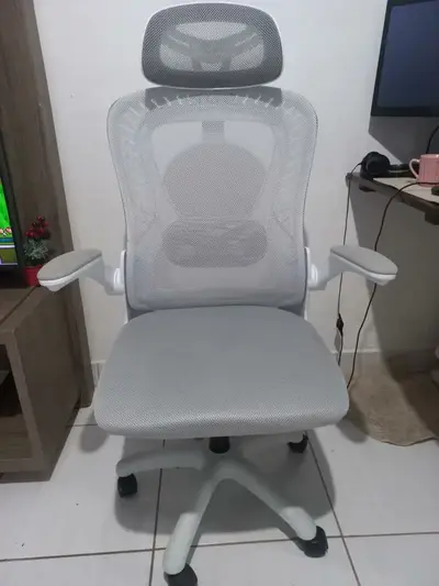 foto de Cadeira Escritório Ergonômica Com Apoio Lombar, Cadeira Escritorio Preto Giratória Tela Mesh Suporta um peso de 150 kg