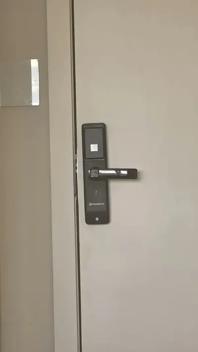 foto de Fechadura Digital Reconhecimento Facial 3D Primebras Frankfurt WiFi Biometria Senha Cartão RFID Eletrônico App Preto