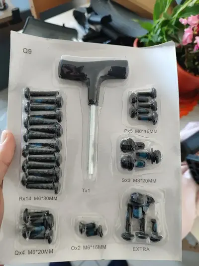 foto de Cadeira De Escritório Ergonômica Mônaco WT07 Luvinco Malha Respirável Com Suporte Lombar Adaptável Apoio Para Pés Retrátil Encosto Ajustável Seis Posições Cor Cinza Suporta 200kg