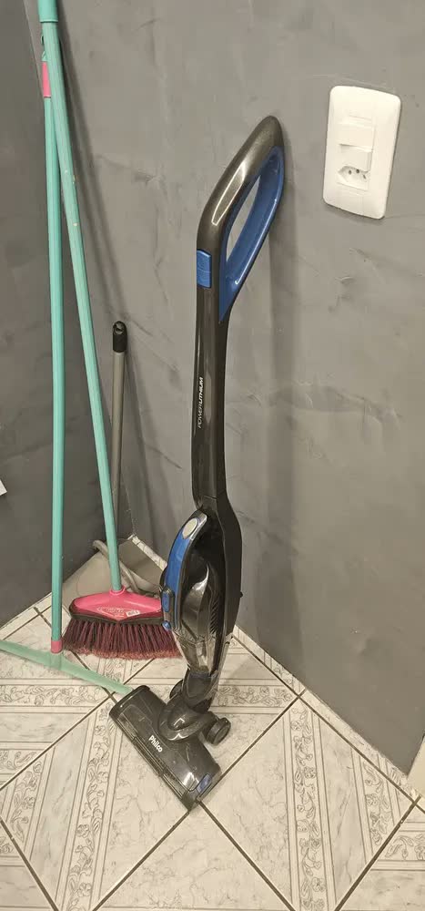 foto de Aspirador de Pó Vertical Philco PAS56 Sem Fio 2 em 1 para Casa com Bateria de Lítio