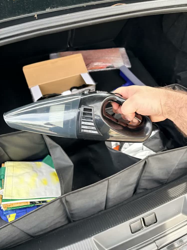 foto de Aspirador Portátil LejiaTec HC001 120W Sem Fio para Carro e Casa