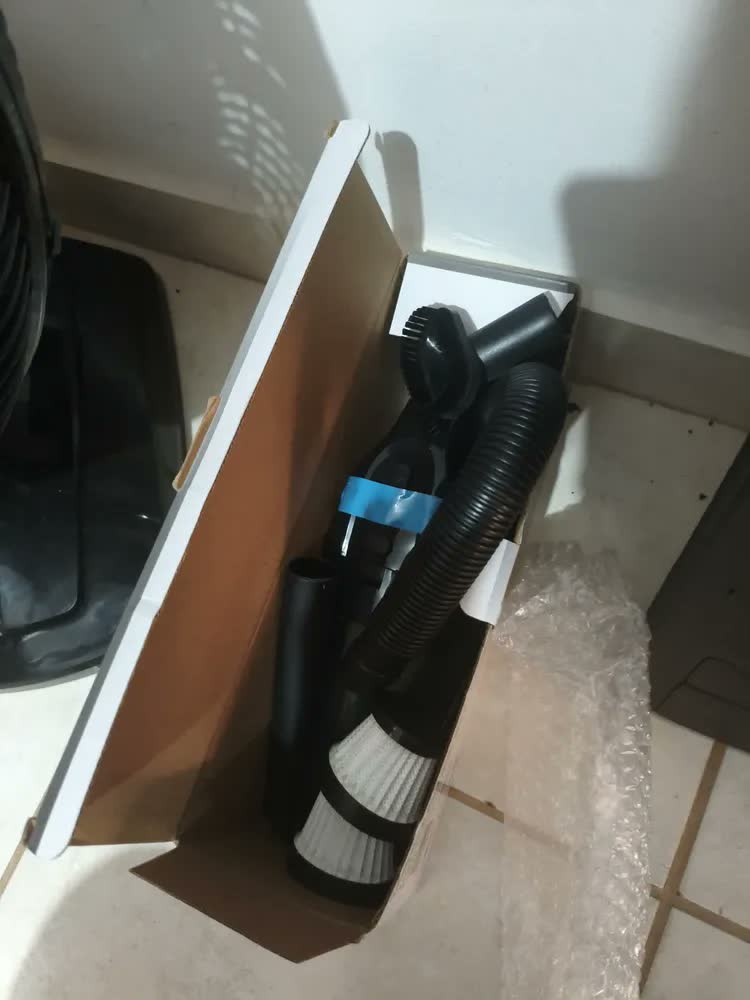 foto de Aspirador Portátil LejiaTec HC001 120W Sem Fio para Carro e Casa