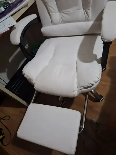 foto de Cadeira De Escritório Itália Presidente Ergonômica Couro Sintético Encosto Ajustável Com Trava E Apoio Para Pés Cor Branca Luvinco