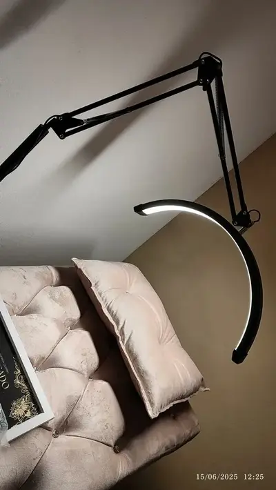 foto de Luminaria Chão Articulada Manicure Estetica Abajur De Chão