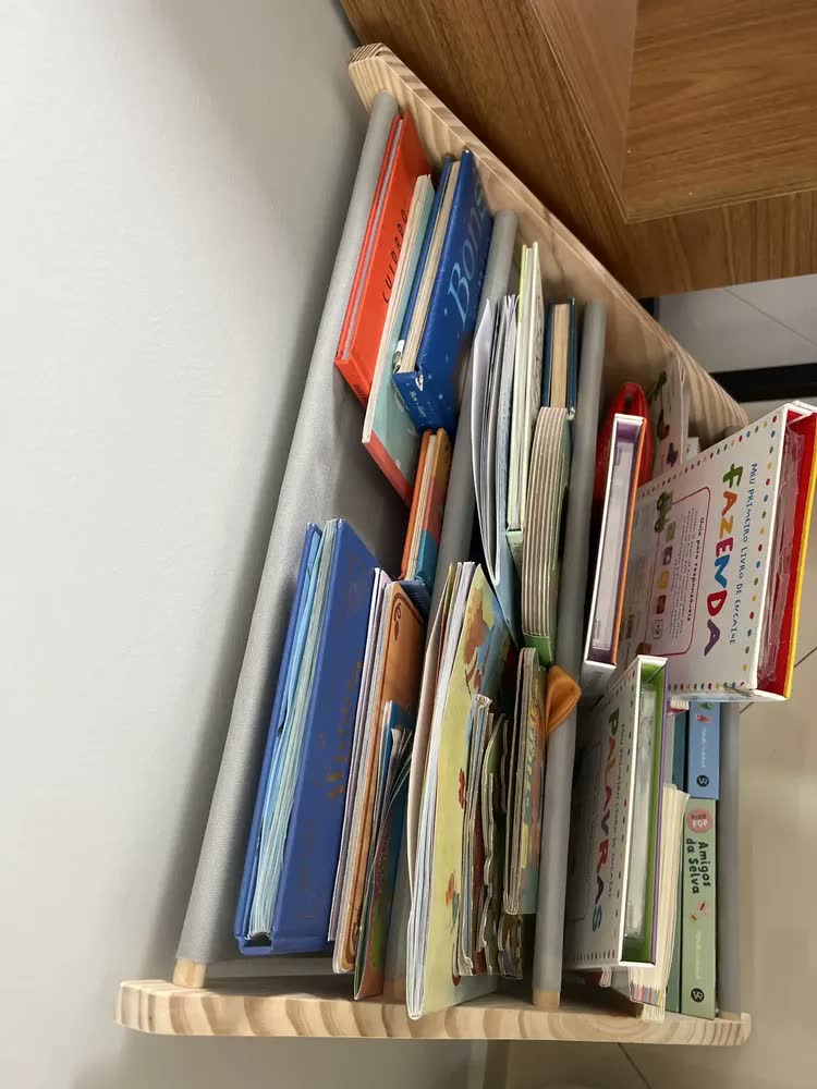 foto de Estante Livro Organizador Infantil Montessori Prateleira