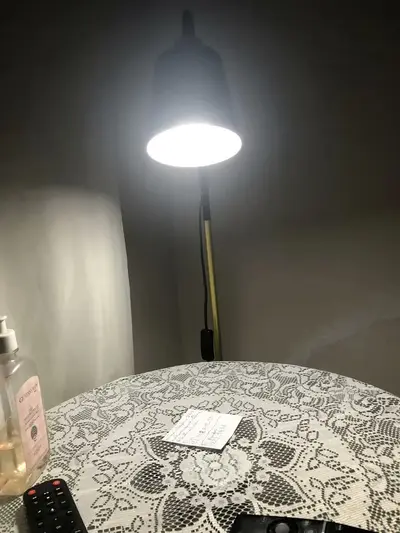 foto de Luminária Chao De Piso Design Elegante Abajur De Chão