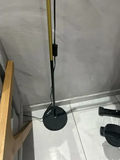 foto de Luminária Chao De Piso Design Elegante Abajur De Chão