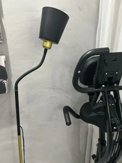 foto de Luminária Chao De Piso Design Elegante Abajur De Chão