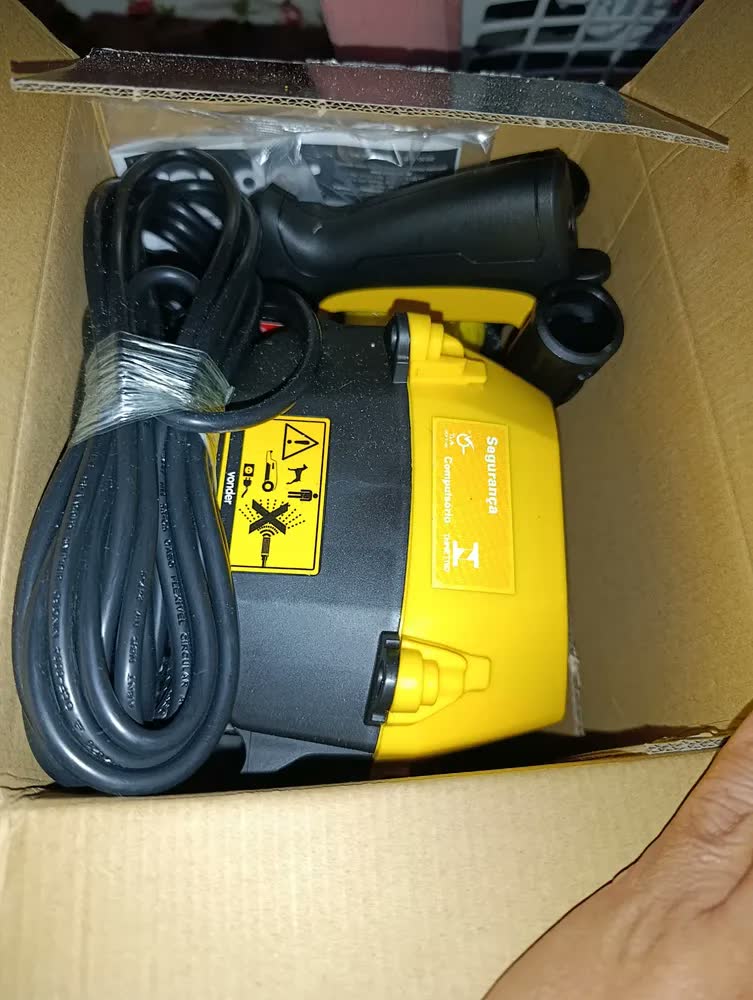 foto de Lavadora De Alta Pressão Potente 1200w Kit Shampo Vonder