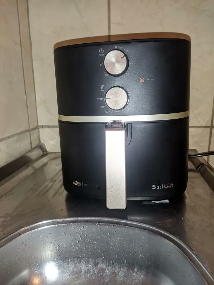 foto de Fritadeira Elétrica Air Fryer Wap Wafg2s 5 Litros Com Revestimento Antiaderente 1500w 220v