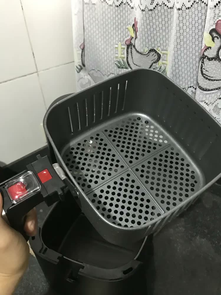 foto de Fritadeira Elétrica Air Fryer Wap Wafg2s 5 Litros Com Revestimento Antiaderente 1500w 220v