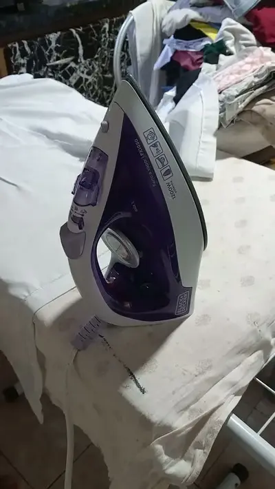 foto de Ferro De Passar À Seco Ou À Vapor Black&decker Fx1050 1200w