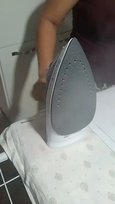 foto de Ferro De Passar À Seco Ou À Vapor Black&decker Fx1050 1200w