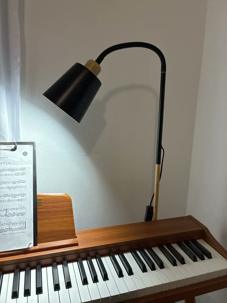 foto de Luminária Abajur Metal Articulada Pedestal Chão Coluna Leitura Cúpula Branco Flexivel 1,6m 110v 220v Bravvi
