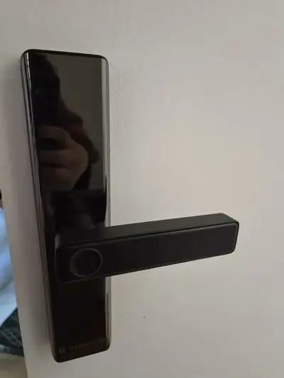 foto de Fechadura Digital Kuanttum Delta Pro Wi-Fi para Porta de Madeira com Biometria e Senha
