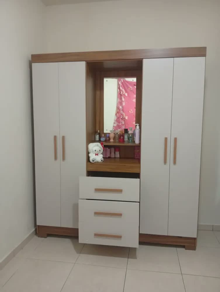 foto de Guarda Roupa Casal 4 Portas Roupeiro Com Gavetas E Espelho Cor Freijó Com Off White
