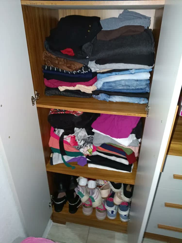 foto de Guarda Roupa Casal 4 Portas Roupeiro Com Gavetas E Espelho Cor Freijó Com Off White