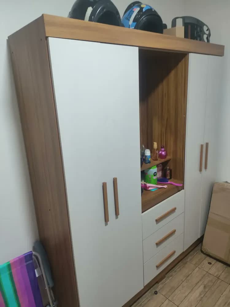 foto de Guarda Roupa Casal 4 Portas Roupeiro Com Gavetas E Espelho Cor Freijó Com Off White