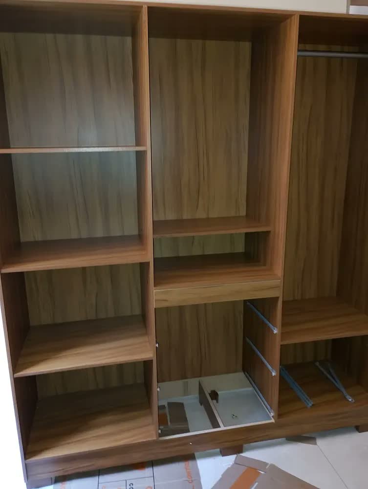 foto de Guarda Roupa Casal 4 Portas Roupeiro Com Gavetas E Espelho Cor Freijó Com Off White