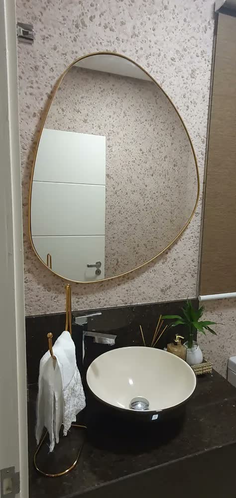 foto de Espelho Decorativo Organico Com Borda Em Lamina De Madeira G Moldura Sumauma