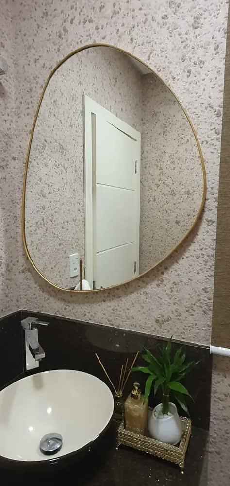 foto de Espelho Decorativo Organico Com Borda Em Lamina De Madeira G Moldura Sumauma
