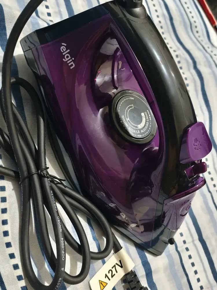 foto de Ferro De Passar Elgin Vapor Easy Pass Cor Roxo