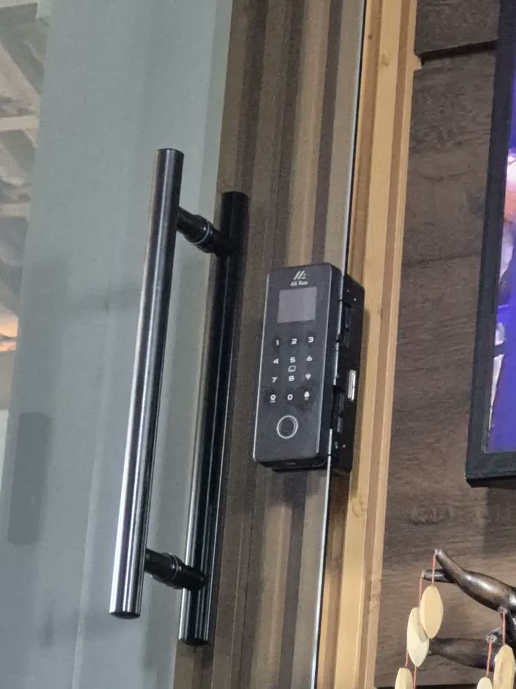 foto de Fechadura Digital Biométrica HAHA Lock para Porta de Vidro com Batente
