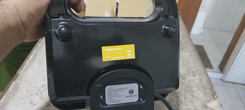 foto de Sanduicheira Elétrica Grill Unitemmi Preto Antiaderente 750W