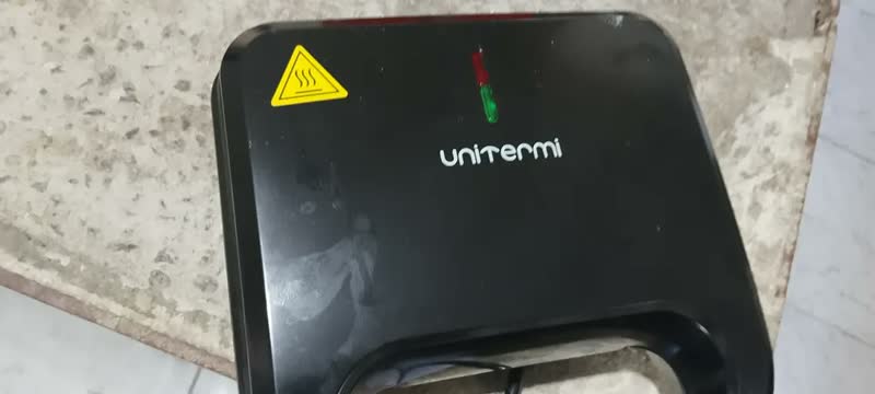 foto de Sanduicheira Elétrica Grill Unitemmi Preto Antiaderente 750W