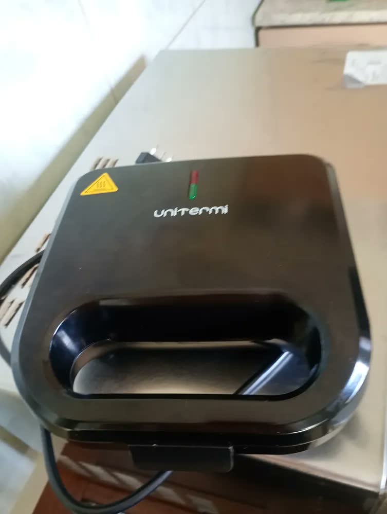 foto de Sanduicheira Elétrica Grill Unitemmi Preto Antiaderente 750W