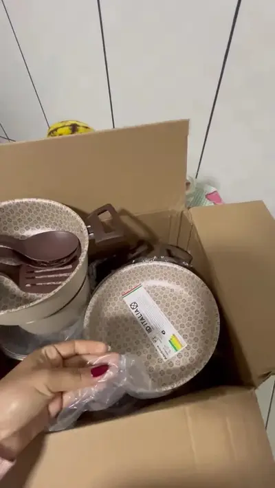 foto de Jogo De Panelas 10 Peças Antiaderente Teflon ivory – Linha Familiar Para Cozinha Completa, Ideal Para Fritura, Arroz, Vapor – Alumínio Com Tampa De Vidro – Fogão Gás Elétrico