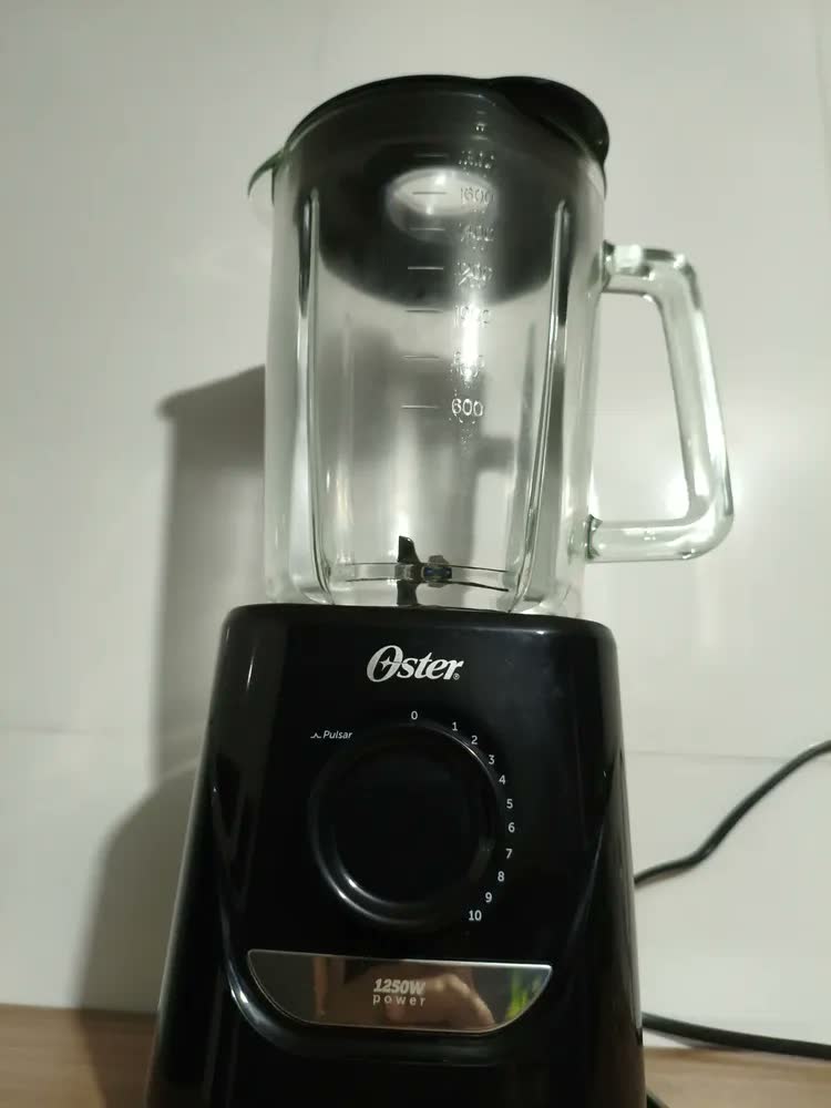 foto de Liquidificador Power Oster Preto 2,2l Oster