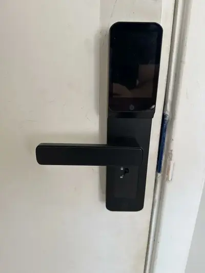 foto de Fechadura Eletrônica Porta Com Câmera Biometria Senha App Preto