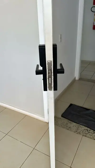 foto de Fechadura Eletrônica Porta Com Câmera Biometria Senha App Preto