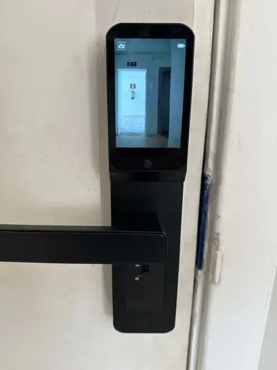 foto de Fechadura Eletrônica Porta Com Câmera Biometria Senha App Preto